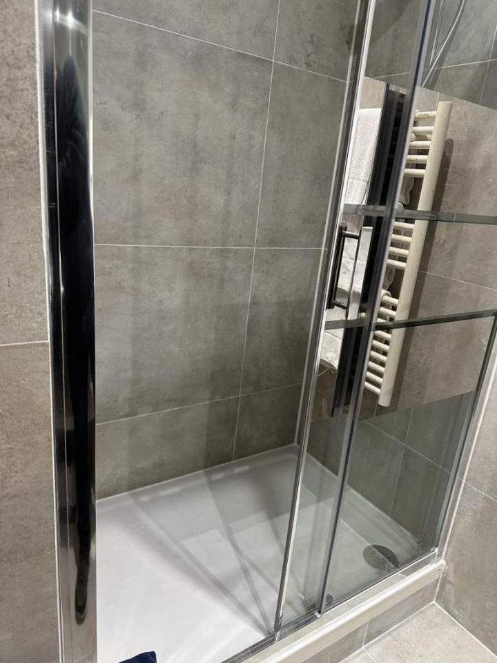 Hotel with a walk-in shower Lyon