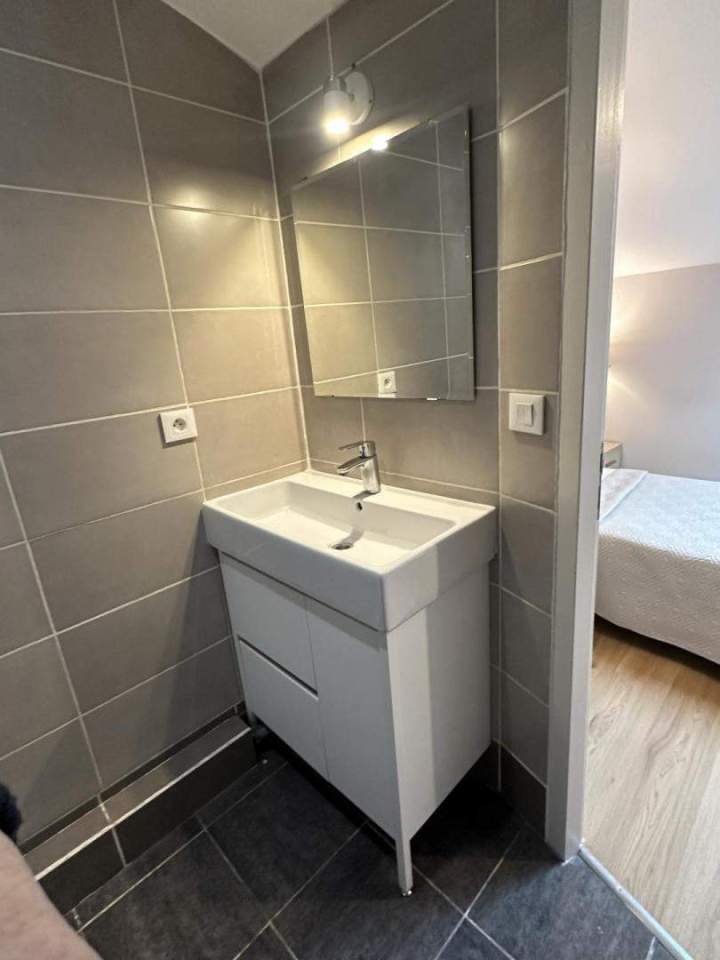 Room with bathroom Lyon