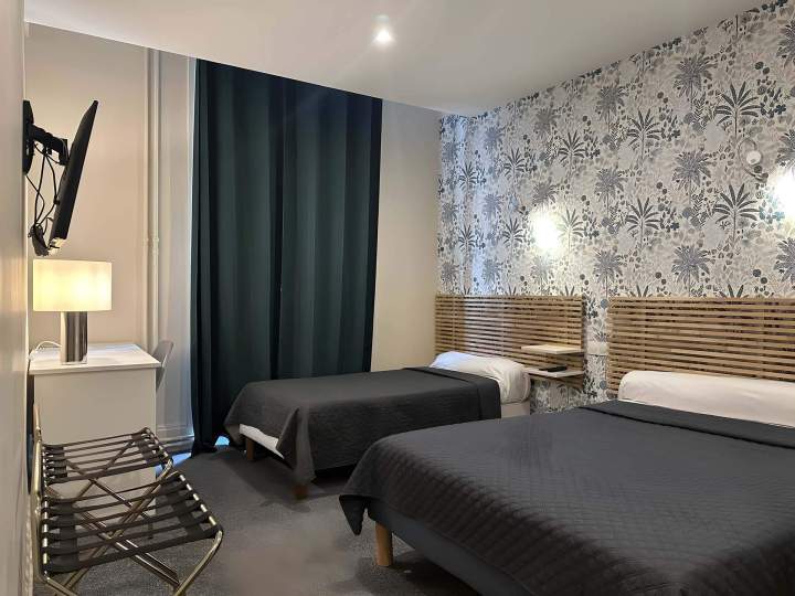 Réservez une chambre d'hôtel confortable et rénovée.