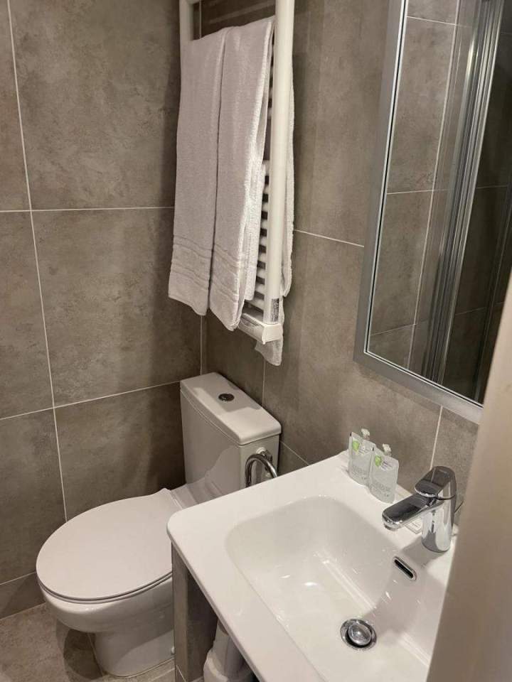 Hotel bathroom Lyon
