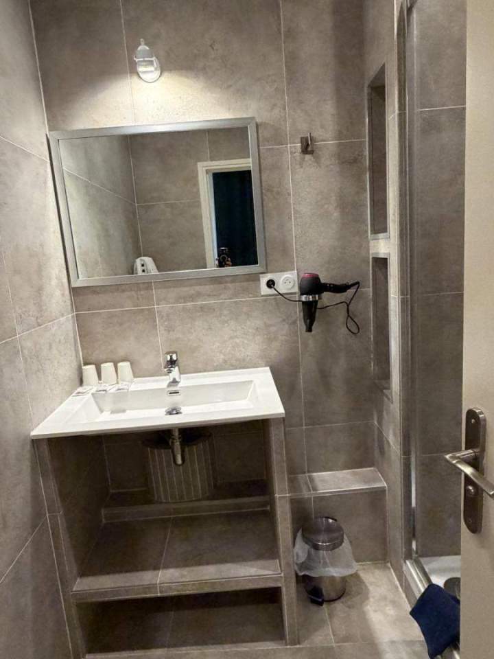 Renovated sanitary facilities Lyon