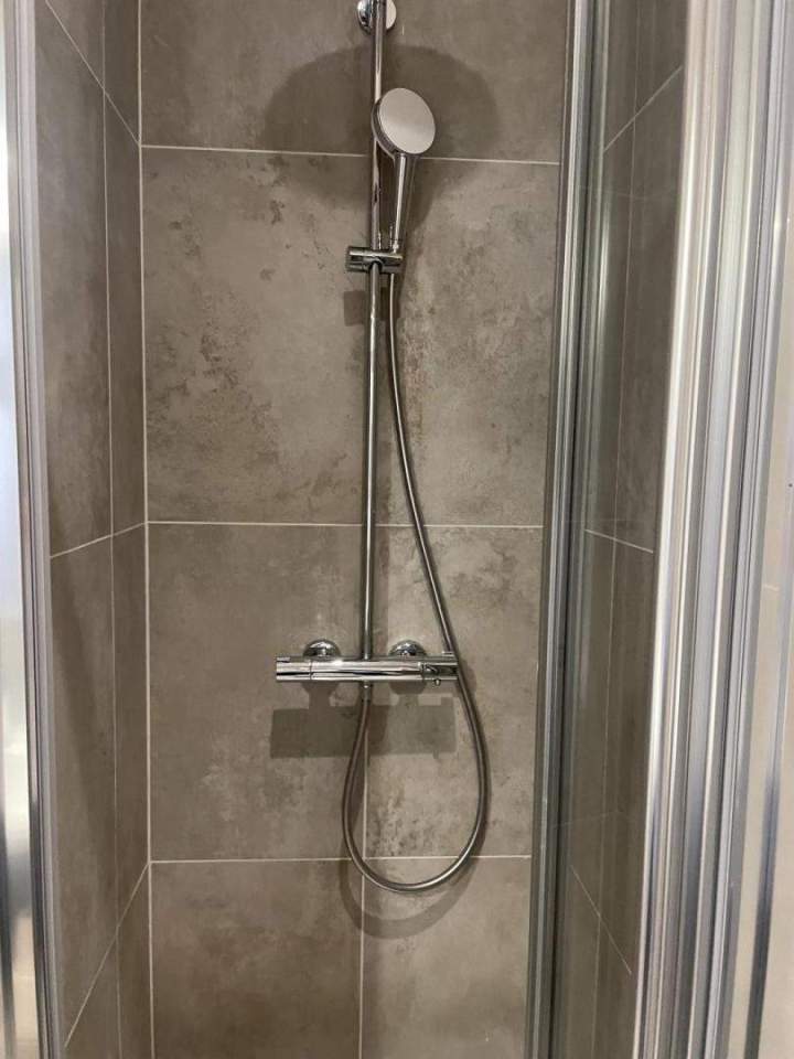 Comfortable hotel shower Lyon