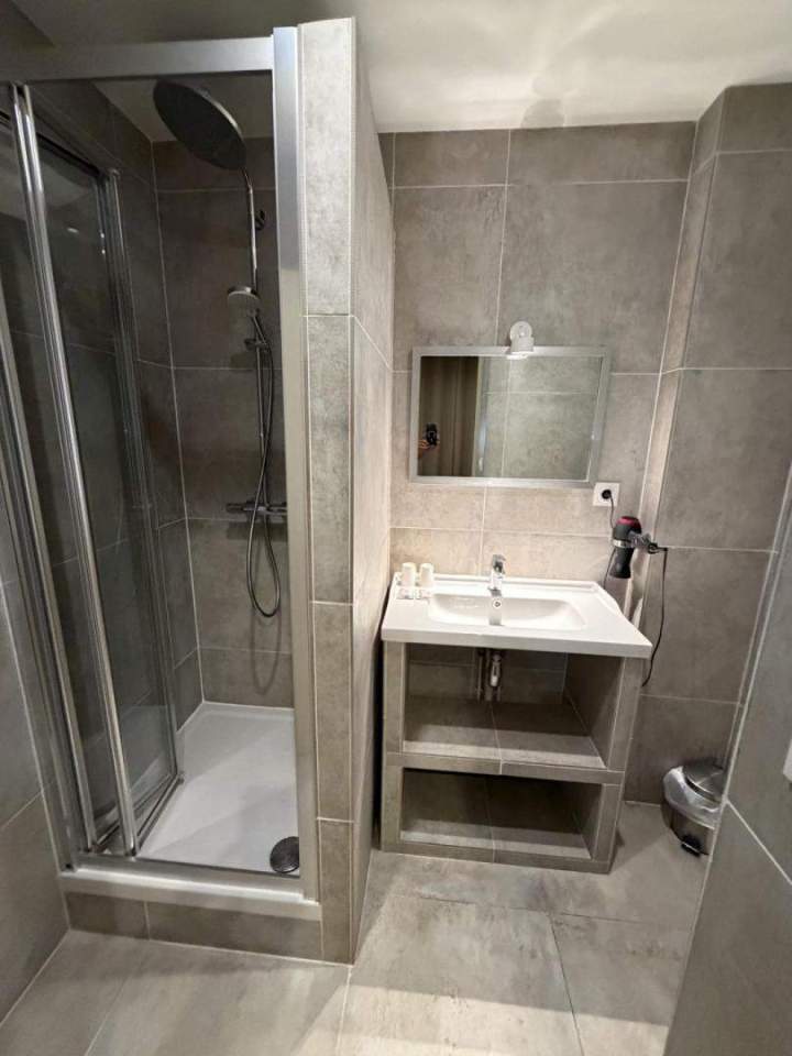 Modern hotel room Lyon