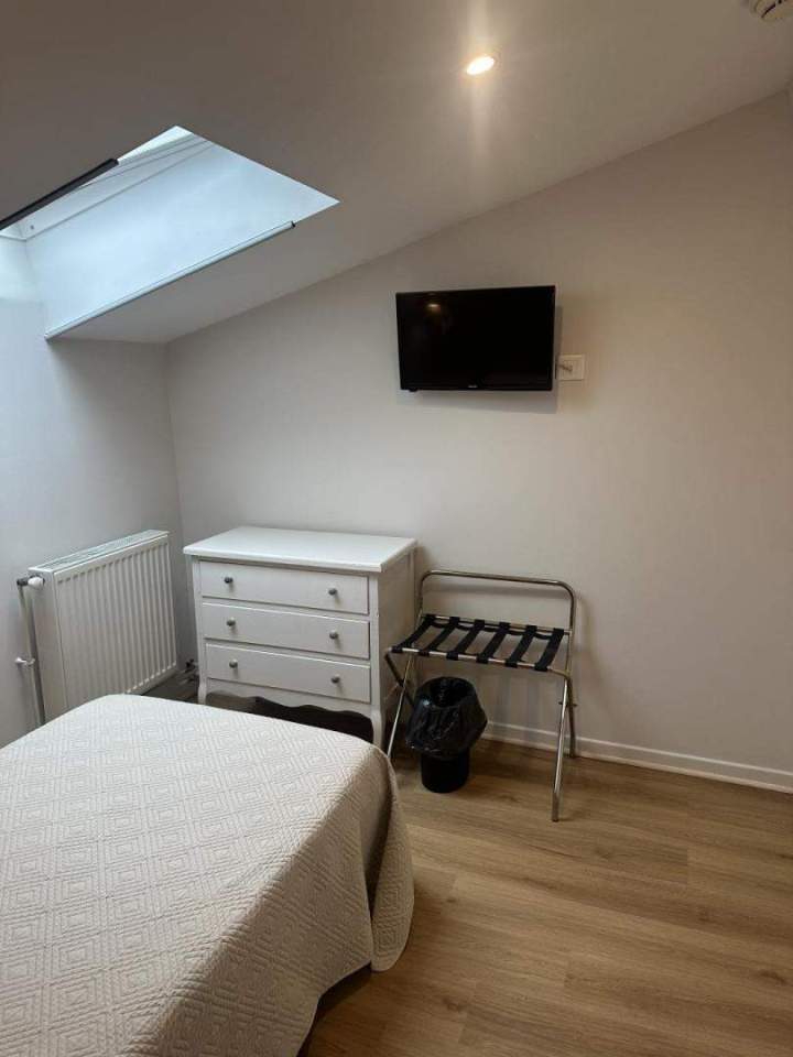 Cozy room with TV Lyon