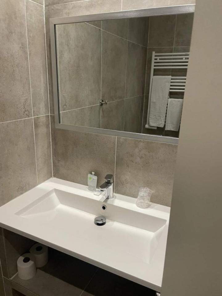 Clean restrooms Lyon