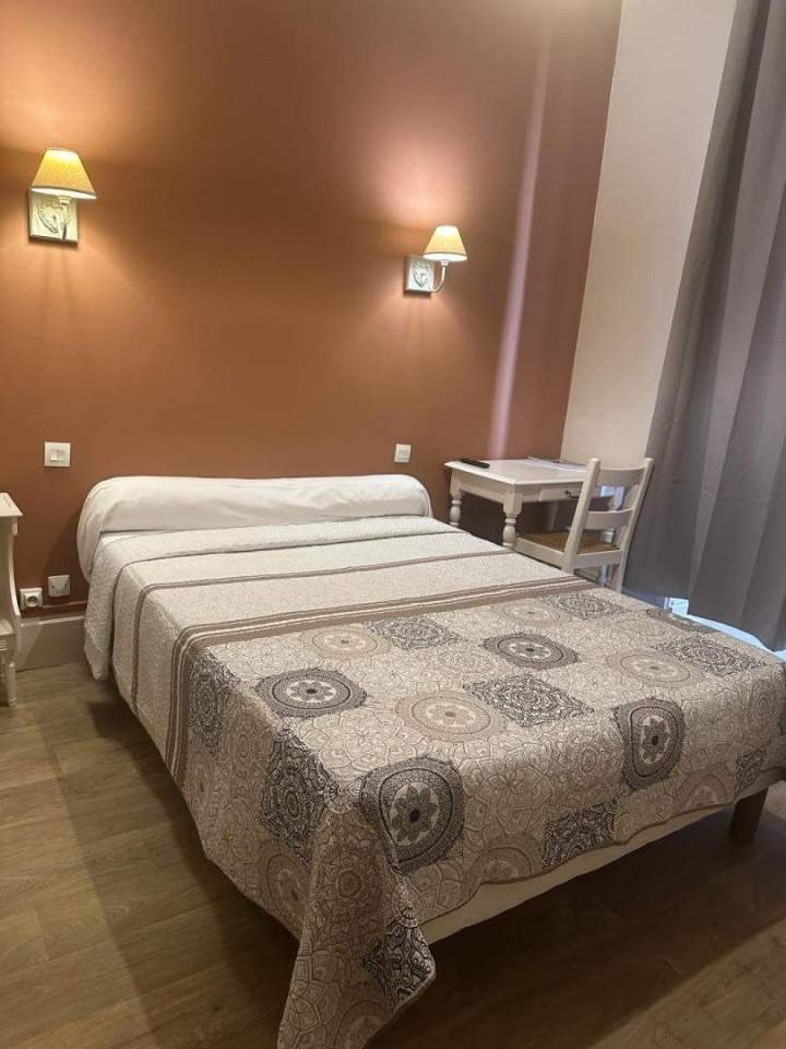 Hotel bed Lyon